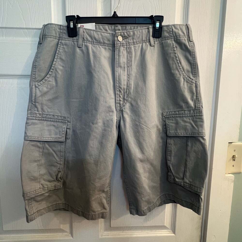Levi's Men's Relaxed Fit Knee-Length Cargo Shorts in Gray Size 36 NWT Brand New